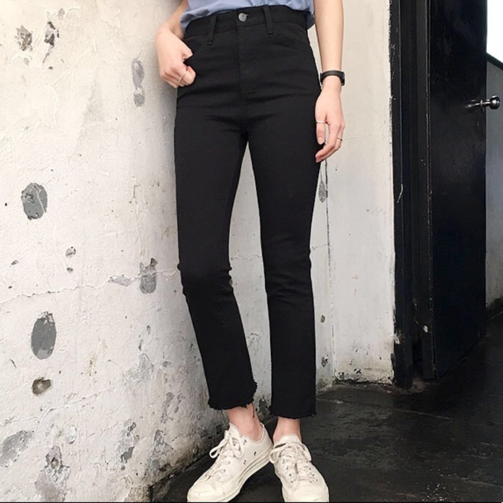 Semi boots cut black jean